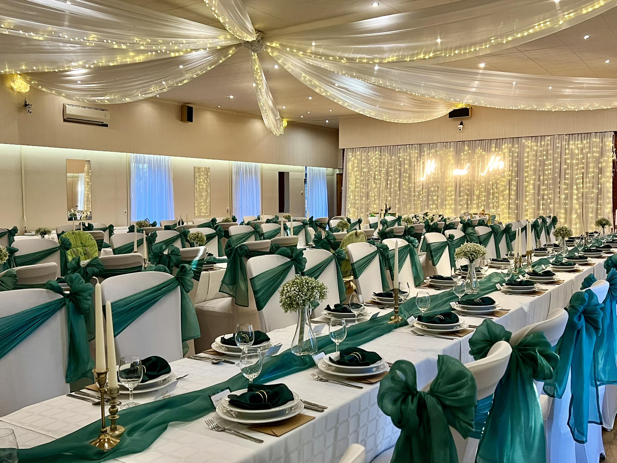 Zöld szalagos ünnepi terem