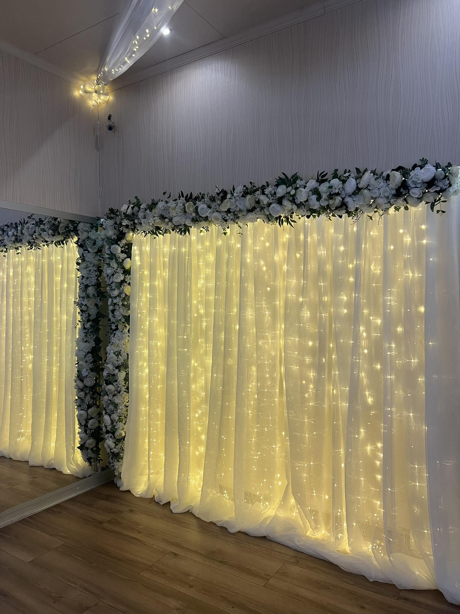 Fényfüzéres fotófal